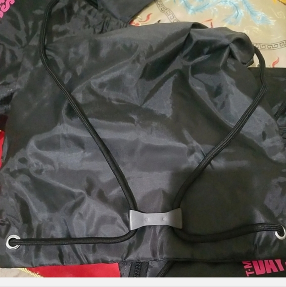 New T-Mobile Drawstring Black Backpack With Zipper Compartment - Picture 4 of 5